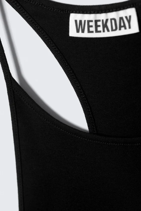 Camiseta de tirantes ajustada con espalda nadadora – Negro Camiseta de tirantes ajustada con espalda nadadora – Negro