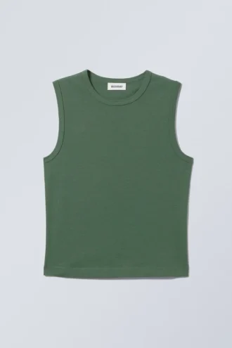 Camiseta de tirantes ajustada con hombros anchos – Verde oscuro
