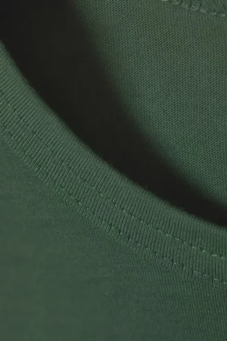 Camiseta de tirantes ajustada con hombros anchos – Verde oscuro