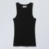 Camiseta de tirantes ajustada de canalé – Negro Camiseta de tirantes ajustada de canalé – Negro