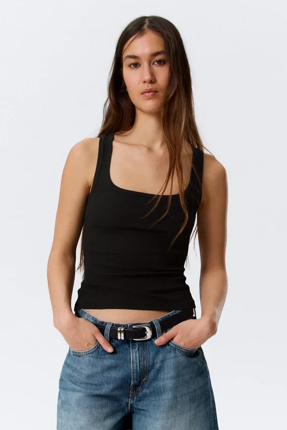 Camiseta de tirantes ajustada de cuello cuadrado acanalado – Negro Camiseta de tirantes ajustada de cuello cuadrado acanalado – Negro