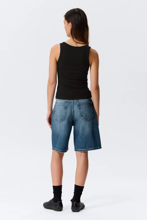 Camiseta de tirantes ajustada de cuello cuadrado acanalado – Negro Camiseta de tirantes ajustada de cuello cuadrado acanalado – Negro