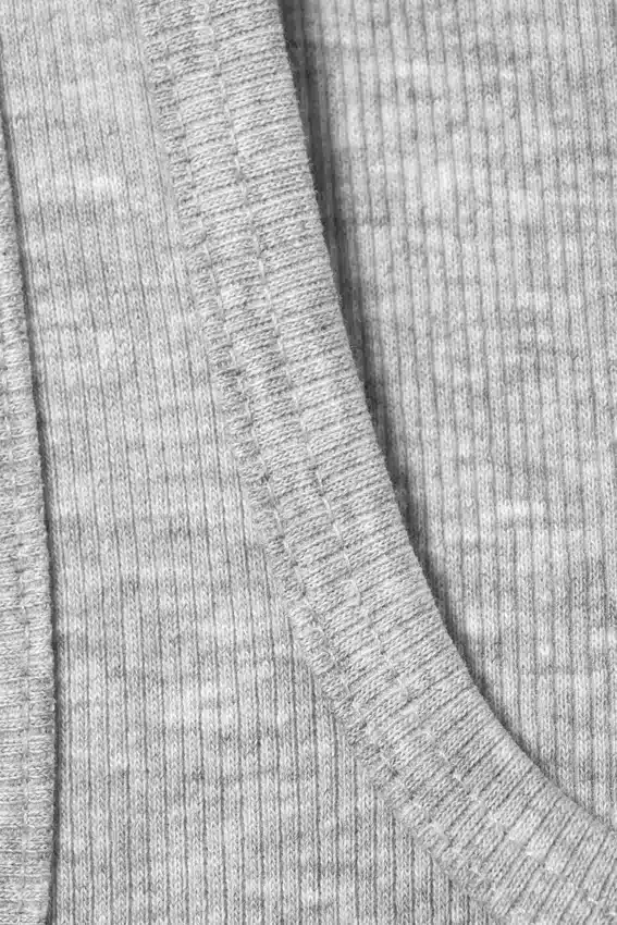 Camiseta de tirantes ajustada de cuello cuadrado y canalé – Gris jaspeado Camiseta de tirantes ajustada de cuello cuadrado y canalé – Gris jaspeado