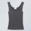 Camiseta de tirantes ajustada de punto calado – Antracita Camiseta de tirantes ajustada de punto calado – Antracita