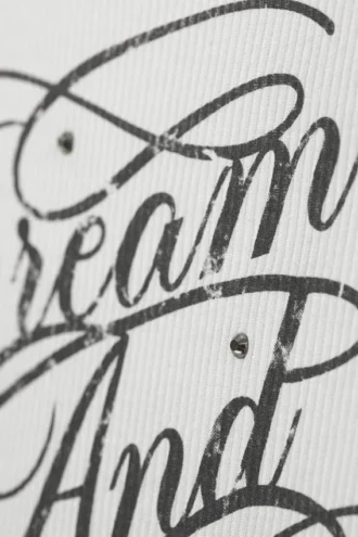 Camiseta de tirantes ajustada estampada – Blanca – Dream & Dazzle