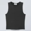 Camiseta de tirantes ajustada – Negro Camiseta de tirantes ajustada – Negro