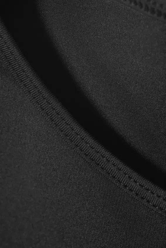 Camiseta de tirantes ajustada – Negro Camiseta de tirantes ajustada – Negro