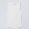 Camiseta de tirantes ajustada y lisa – Blanca Camiseta de tirantes ajustada y lisa – Blanca