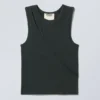 Camiseta de tirantes ajustada y lisa – Gris oscuro Camiseta de tirantes ajustada y lisa – Gris oscuro