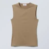 Camiseta de tirantes ajustada y suave – Beige oscuro Camiseta de tirantes ajustada y suave – Beige oscuro