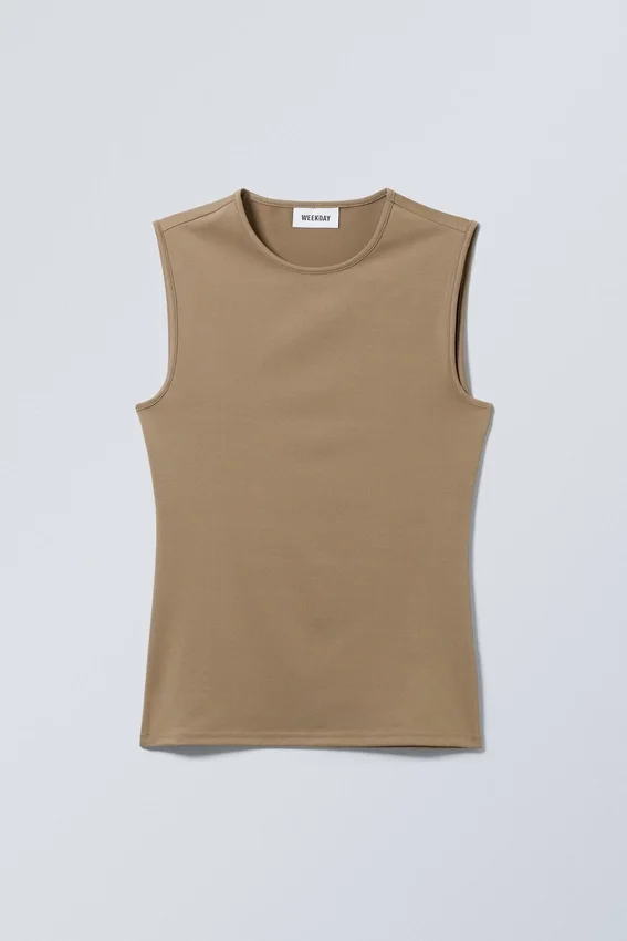 Camiseta de tirantes ajustada y suave – Beige oscuro Camiseta de tirantes ajustada y suave – Beige oscuro