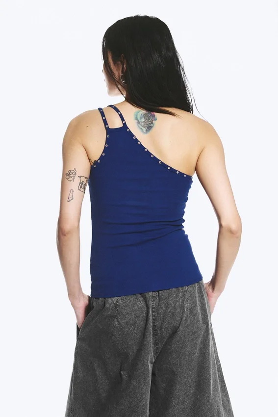 Camiseta de tirantes asimétrica con detalle de ojales – Azul brillante Camiseta de tirantes asimétrica con detalle de ojales – Azul brillante
