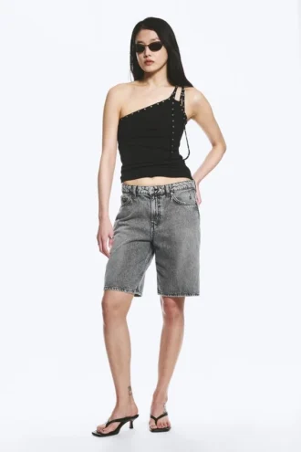 Camiseta de tirantes asimétrica con detalles de ojales – Negro