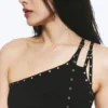 Camiseta de tirantes asimétrica con detalles de ojales – Negro Camiseta de tirantes asimétrica con detalles de ojales – Negro