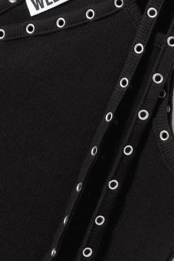 Camiseta de tirantes asimétrica con detalles de ojales – Negro Camiseta de tirantes asimétrica con detalles de ojales – Negro