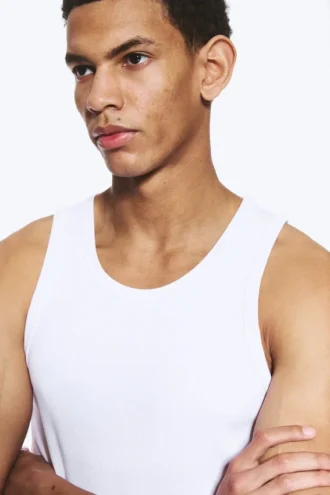 Camiseta de tirantes clásica de canalé – Blanca