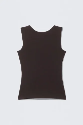 Camiseta de tirantes con cuello barco y espalda abierta – Marrón oscuro