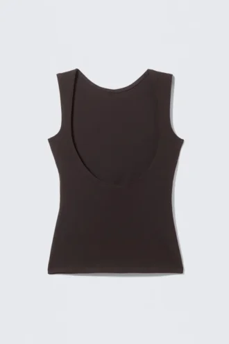 Camiseta de tirantes con cuello barco y espalda abierta – Marrón oscuro