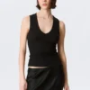 Camiseta de tirantes con cuello en V acanalado – Negro Camiseta de tirantes con cuello en V acanalado – Negro