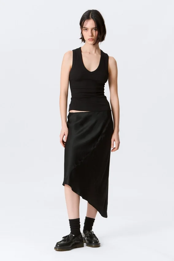 Camiseta de tirantes con cuello en V acanalado – Negro Camiseta de tirantes con cuello en V acanalado – Negro