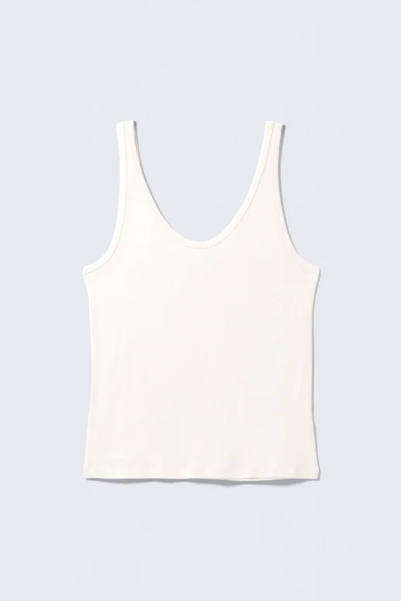 Camiseta de tirantes con cuello redondo – Blanco roto Camiseta de tirantes con cuello redondo – Blanco roto