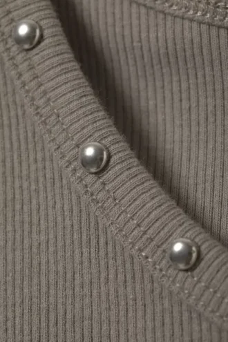 Camiseta de tirantes con tachuelas – Dusty Mole