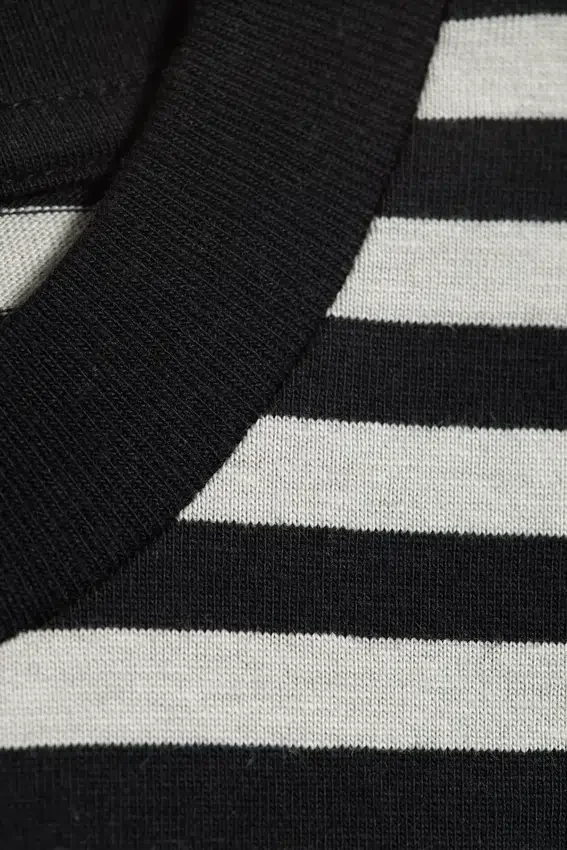 Camiseta de tirantes de algodón de corte holgado y silueta cuadrada – Rayas grises/negras Camiseta de tirantes de algodón de corte holgado y silueta cuadrada – Rayas grises/negras
