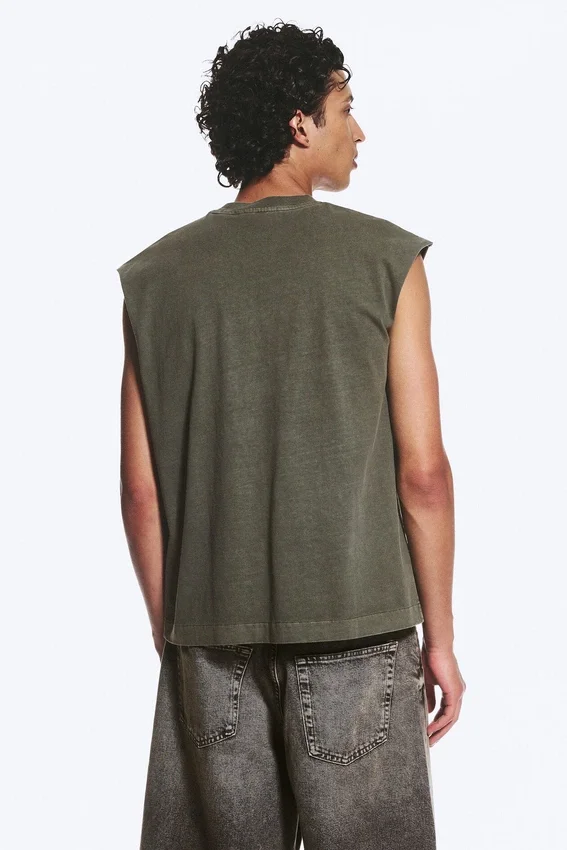 Camiseta de tirantes de algodón de corte holgado y silueta cuadrada – Verde caqui oscuro lavado Camiseta de tirantes de algodón de corte holgado y silueta cuadrada – Verde caqui oscuro lavado