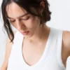 Camiseta de tirantes de cuello en V acanalada – Blanco