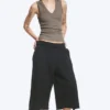 Camiseta de tirantes de cuello en V acanalada – Gris polvoriento Camiseta de tirantes de cuello en V acanalada – Gris polvoriento