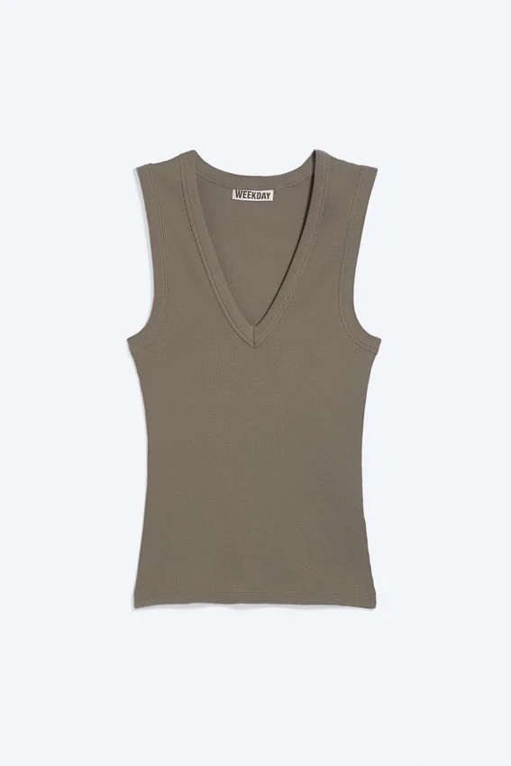 Camiseta de tirantes de cuello en V acanalada – Gris polvoriento Camiseta de tirantes de cuello en V acanalada – Gris polvoriento