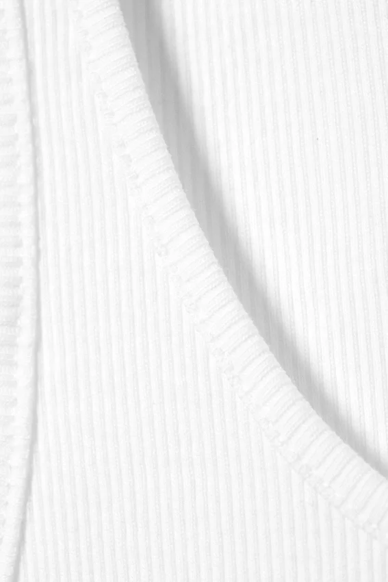 Camiseta de tirantes de cuello redondo acanalado – Blanca Camiseta de tirantes de cuello redondo acanalado – Blanca