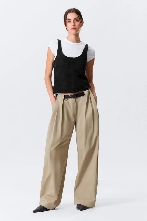 Camiseta de tirantes de cuero con escote redondeado – Negro Camiseta de tirantes de cuero con escote redondeado – Negro