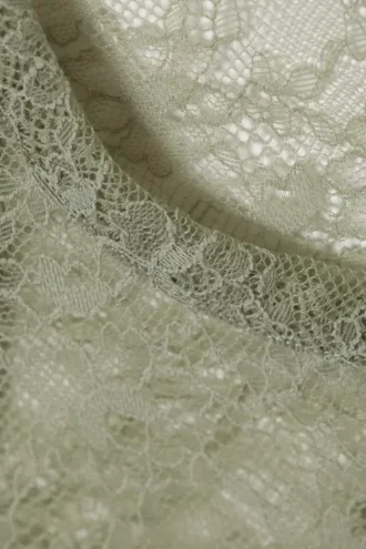 Camiseta de tirantes de encaje transparente – Verde caqui