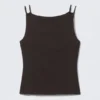 Camiseta de tirantes de jersey con cuello barco – Marrón oscuro