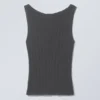 Camiseta de tirantes de punto ajustada con cuello barco – Gris oscuro Camiseta de tirantes de punto ajustada con cuello barco – Gris oscuro