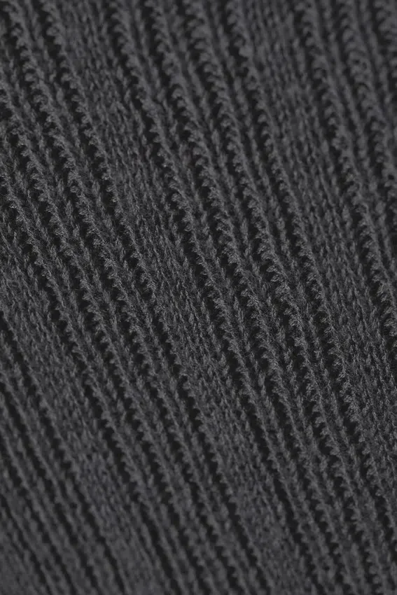 Camiseta de tirantes de punto ajustada con cuello barco – Gris oscuro Camiseta de tirantes de punto ajustada con cuello barco – Gris oscuro