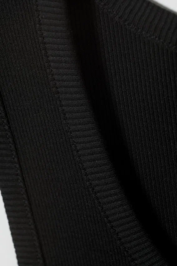 Camiseta de tirantes estándar – Negro Camiseta de tirantes estándar – Negro