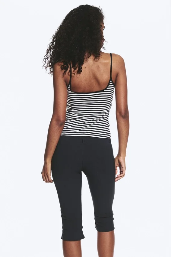 Camiseta de tirantes finos – Rayas blancas y negras Camiseta de tirantes finos – Rayas blancas y negras