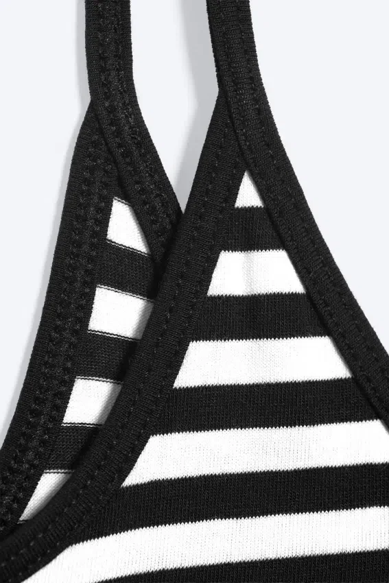 Camiseta de tirantes finos – Rayas blancas y negras Camiseta de tirantes finos – Rayas blancas y negras