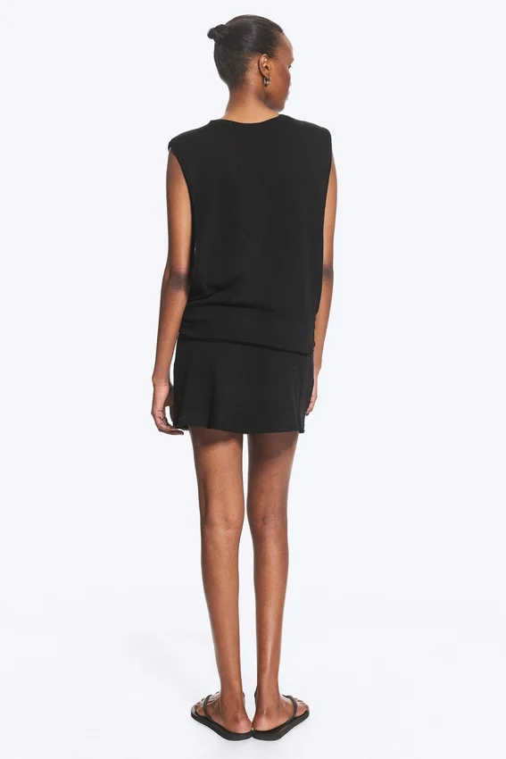 Camiseta de tirantes fruncida – Negro Camiseta de tirantes fruncida – Negro