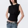 Camiseta de tirantes plisada – Negro Camiseta de tirantes plisada – Negro