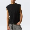 Camiseta de tirantes sin mangas con corte láser de Rael Kade – Negro Camiseta de tirantes sin mangas con corte láser de Rael Kade – Negro