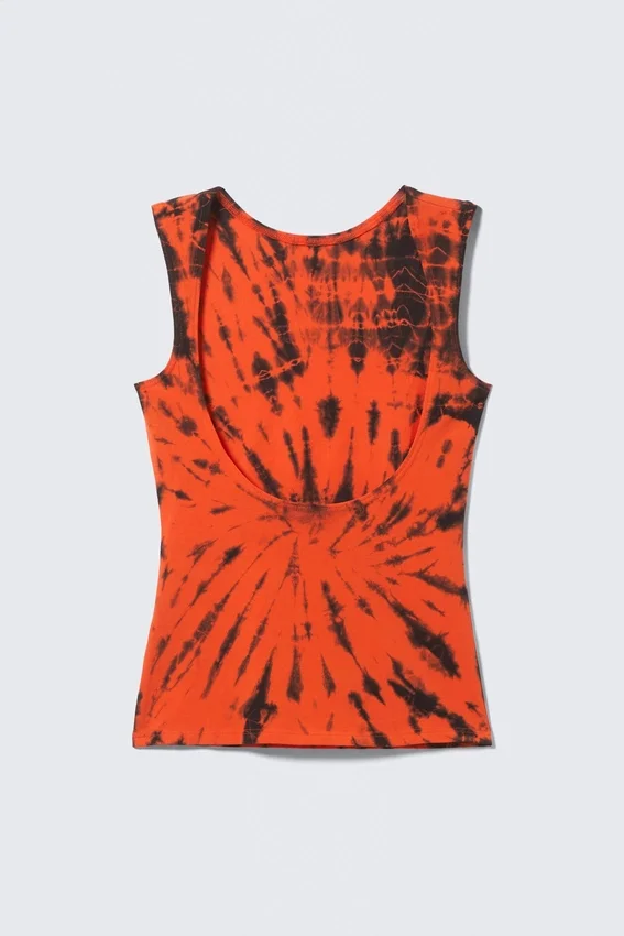 Camiseta de tirantes sin mangas con cuello barco y espalda abierta – Naranja brillante teñida al estilo tie-dye Camiseta de tirantes sin mangas con cuello barco y espalda abierta – Naranja brillante teñida al estilo tie-dye