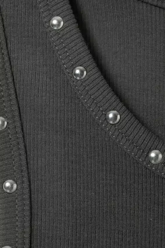 Camiseta de tirantes sin mangas con tachuelas – Gris oscuro – Tachuelas Camiseta de tirantes sin mangas con tachuelas – Gris oscuro – Tachuelas