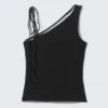 Camiseta de tirantes sin mangas de corte entallado con un solo hombro – Negro Camiseta de tirantes sin mangas de corte entallado con un solo hombro – Negro