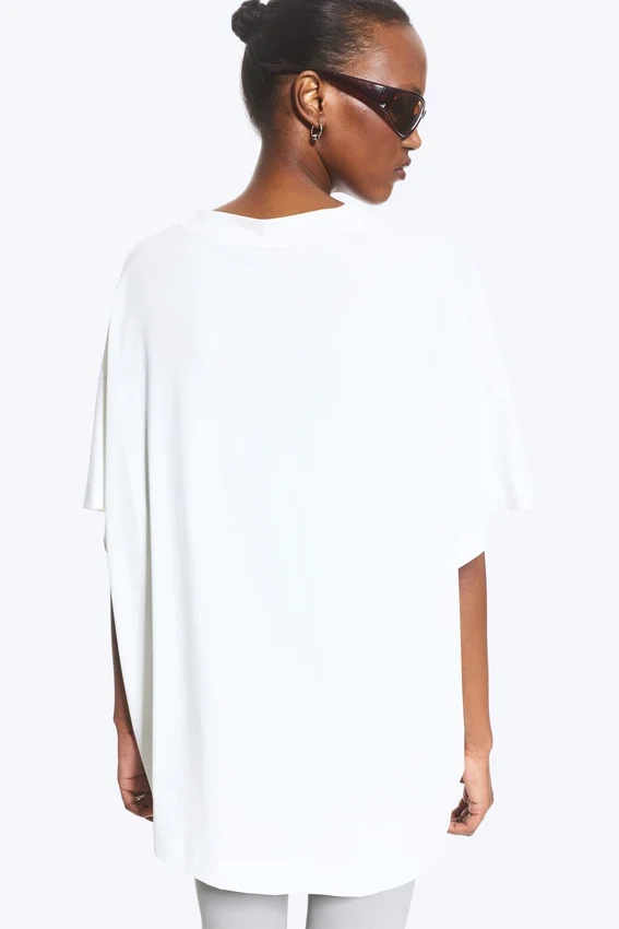 Camiseta deportiva holgada – Blanco roto Camiseta deportiva holgada – Blanco roto