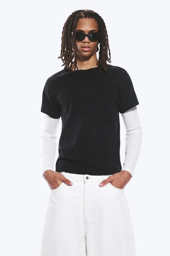 Camiseta encogida de doble capa – Blanco y negro Camiseta encogida de doble capa – Blanco y negro