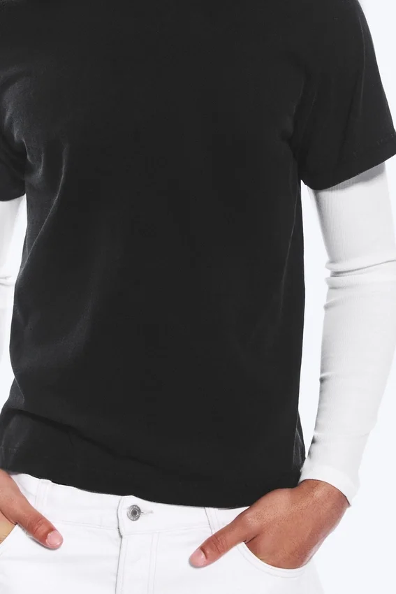 Camiseta encogida de doble capa – Blanco y negro Camiseta encogida de doble capa – Blanco y negro