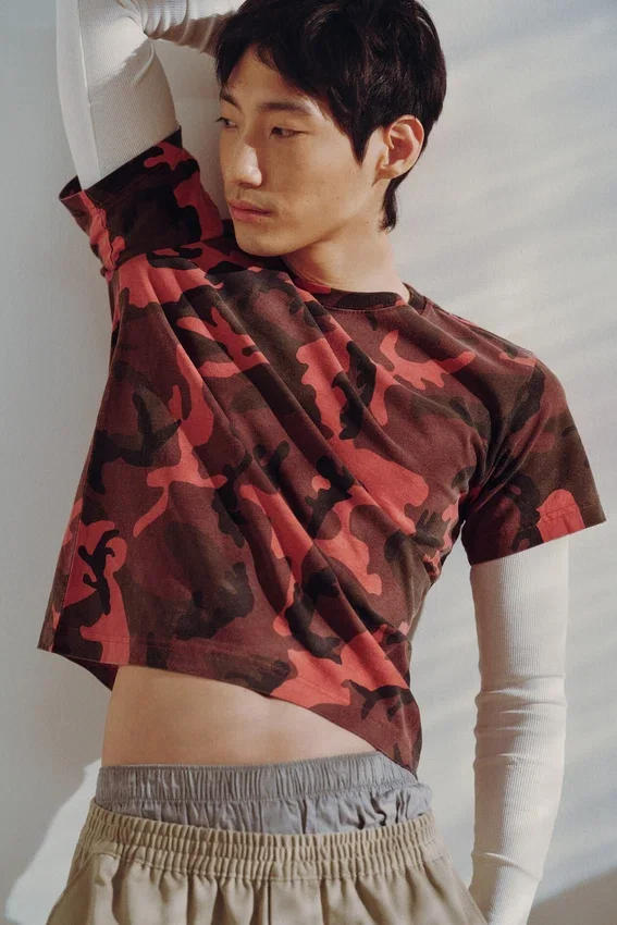 Camiseta encogida de doble capa – Camuflaje rojo Camiseta encogida de doble capa – Camuflaje rojo